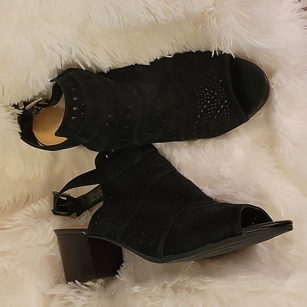 Black sandel